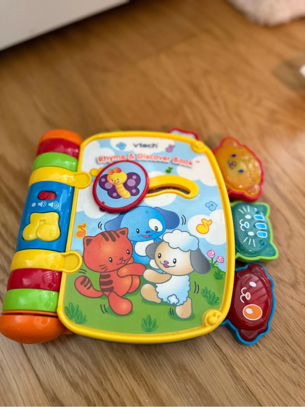 VTech Rhyme and Discover Nursery Rhyme Book